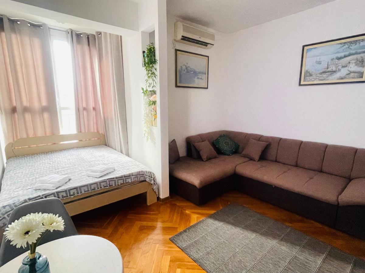 Bar Center Studio Apartment Luaran gambar